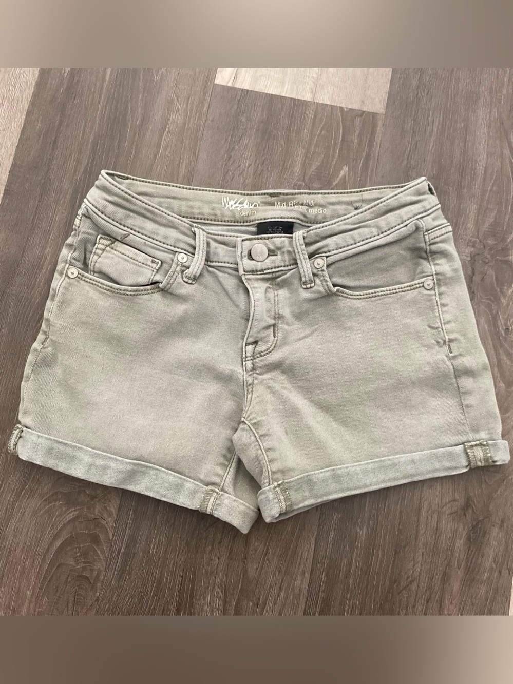 Mossimo Mid Rise Light Sage Shorts